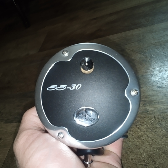 New without box snagging special Bass pro shop fishing reel - Picture 2 of 4